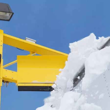 Scraper Systems: Clear snow from your fleet – less than 30 seconds per vehicle. Up to 60 per hour.