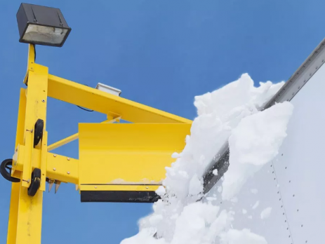 Scraper Systems: Clear snow from your fleet – less than 30 seconds per vehicle. Up to 60 per hour.