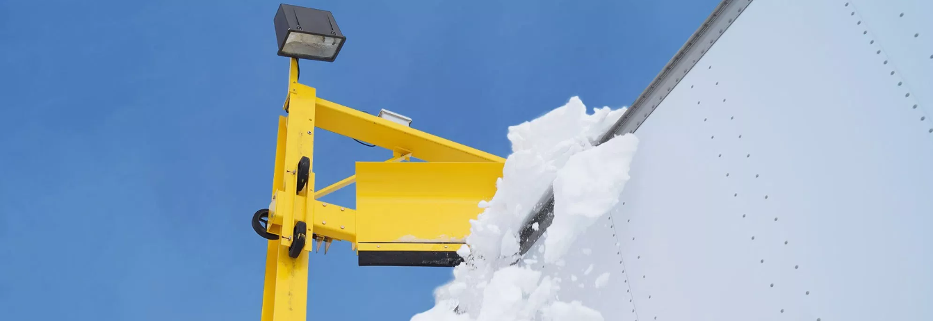 Scraper Systems: Clear snow from your fleet – less than 30 seconds per vehicle. Up to 60 per hour.